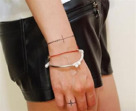 And that tattoo and perfume video is friggin dope lol. Pulseras que vas a querer tatuar en tus muñecas | Diy ...