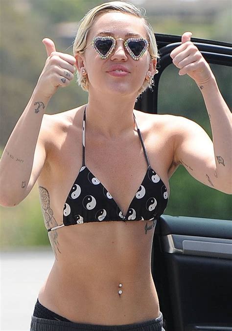 Si no ves el vídeo, haz click aquí. Top 15 Miley Cyrus Bikini images in Full HD | Bollywood SDK