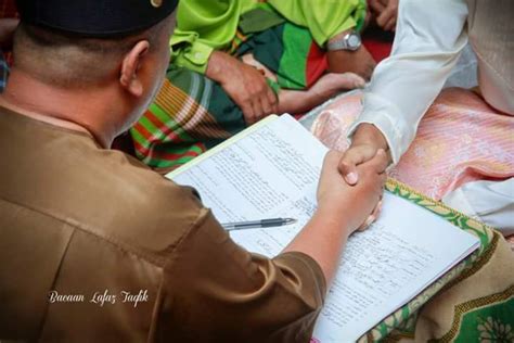 Di barisan para tamu terlihat sederet keluarga presiden dan wakil presiden terdahulu. Wedding review : Majlis Akad Nikah ~ !♥Kisah Honey Dalia♥!