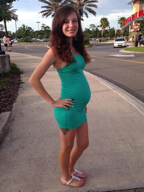 Most twin moms report a twin bump towards the end of the first trimester, but remember that just because you notice your tiny bump, doesn't mean it's enough to draw the attention of others just yet. 12 Week Pregnant Belly Twins - Blackmores Pregnancy