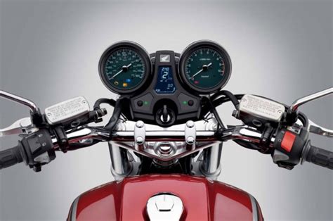 Honda cb1100 deluxe, added an anti lock braking system, bigger fuel tank with 0.5 gallon extra capacity for additional range, smooth 4 into 2 exhaust system and a. » 2014 Honda CB1100 Deluxe Instruments at CPU Hunter - All ...