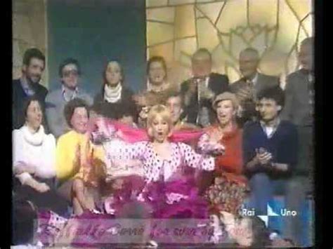 Con este vídeo no se gana dinero, es solo entretenimiento. Raffaella Carra' - Fiesta - YouTube