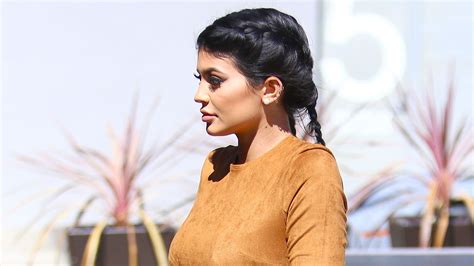 Die schwester von kylie jenner gilt schon jetzt als einer der einflussreichsten jungen menschen der welt. Pralle Brüste & wohlgeformter Po: Kylie Jenner zeigt ...