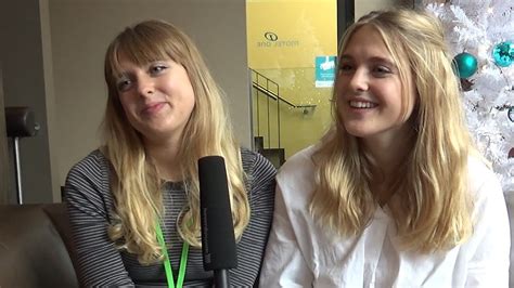 She was born in 1990s, in millennials generation. FOCUS ON: JANA UND SOPHIA MÜNSTER (German) - YouTube