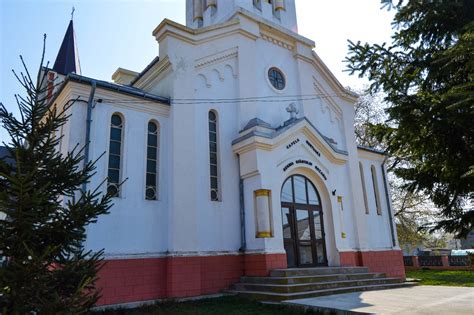 Până la reforma calendarului liturgic, sărbătoarea se ţinea la 31 mai. Parohia Sf. Fecioara Maria, Regina Iugani