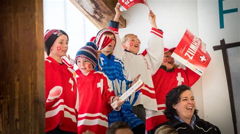 Hier geht es um die schweizer eishockeynationalmannschaft. Die Schweizer Eishockey-Nati testet in Weinfelden | St ...