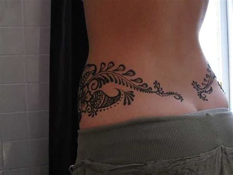 Mehndi or henna tattoo designs are more geometrical in nature with flowers and motifs carved in patterns of circles, triangles or pentagons. Stylish Belly Mehndi Designs Of 2011 - Henna Designs For ...