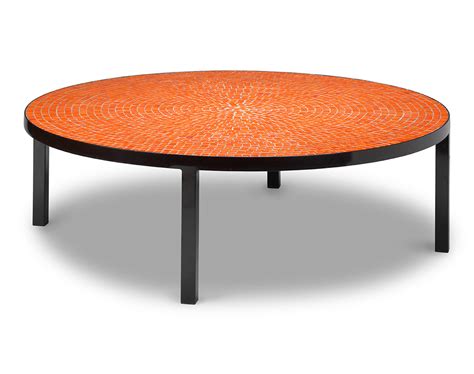 A sophisticated cocktail table in an elegant style. Round Coffee Table - Plain Air