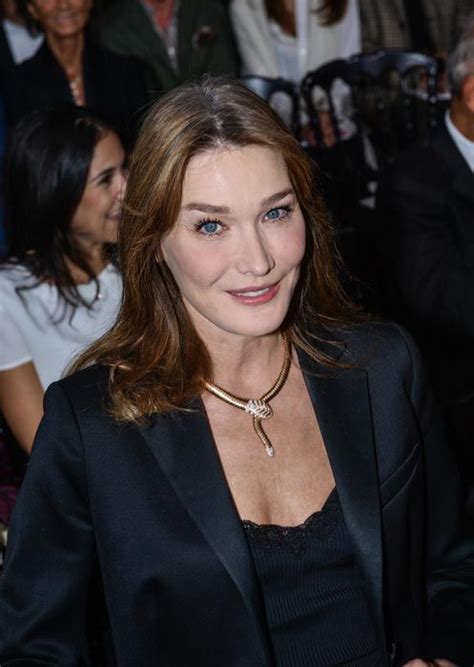 Det er sett at han har større sko enn typiske sko mens han er offentlig. Carla Bruni Height Weight Body Statistics | Carla bruni ...