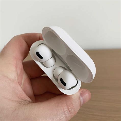 Apple may be planning on releasing a new generation of its airpods pro wireless headphones later than previously expected, in the second half of 2020 or sometime in 2021. AirPods Pro - Mon retour d'expérience après plusieurs mois ...