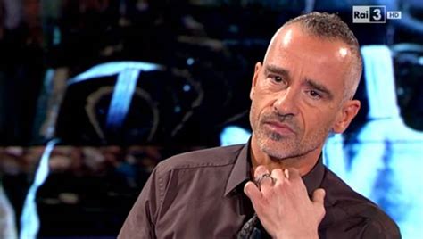 El artista italiano eros ramazzotti rechazó disputar un partido de fútbol benéfico, después de que la actriz aurora leone denunciase que le impidieron jugar por ser mujer, lo que ha © efe 2021. Eros Ramazzotti, un suo post fa commuovere tutti