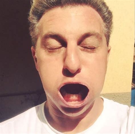 Luciano huck só tem nariz! EGO - Luciano Huck faz caretas em vídeo no Instagram e ...