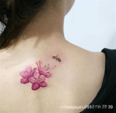 Bởi vậy, có rất nhiều bạn thích thú với hình xăm sau gáy. hình xăm sau gáy cho nữ - Tattoo Gà