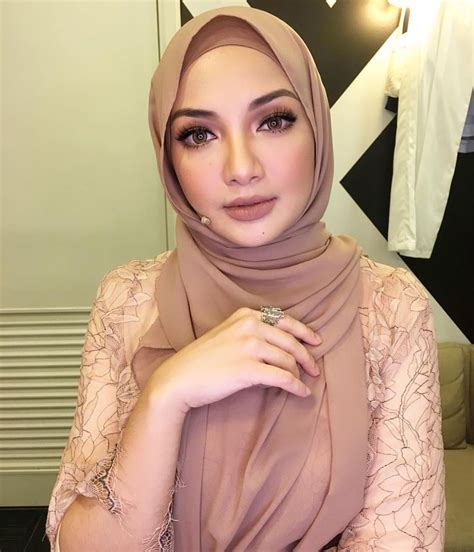 Naelofar hijab authorised stockist home facebook. Neelofa | Beautiful hijab, Hijab makeup, Hijab fashion