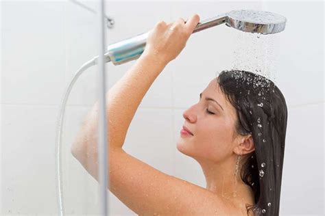 Durch technische anlagen, die wasser fein versprühen (duschen, luftbefeuchter. Gefahr aus Dusche und Hahn -Legionellen MAINLIKE®