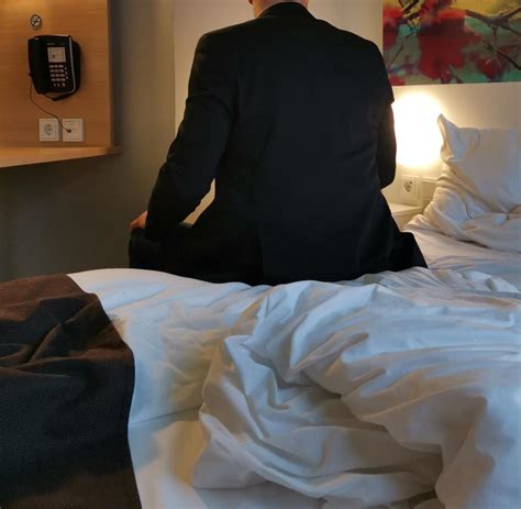 Urlaubsfick mit fremdem im hotel. Christian, 37, geht fremd: Er zieht mit der Affäre weiter ...