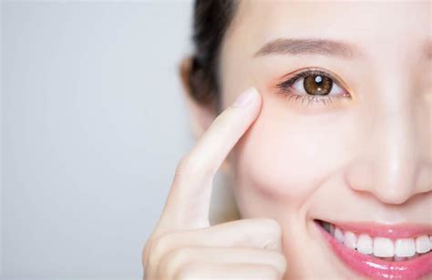 Oleh karena itu, penting sekali merawat kesehatan mata agar bisa. 7 Cara Merawat Kulit Sekitar Mata Agar Terhindar dari ...