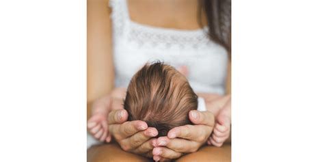 Meski tidak memengaruhi perkembangan dan fungsi otaknya, kepala bayi peyang dapat menyebabkan bentuk wajahnya menjadi tidak simetris. Bentuk Kepala Bayi