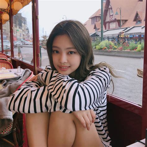 Jennie is a member of blackpink, as well as a soloist. Jennie (BLACKPINK) partage des photos de son voyage en ...