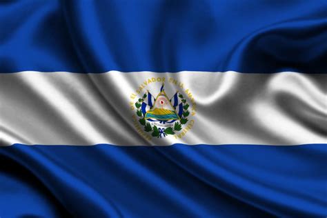 La bandera nacional de la república del salvador fue adoptada oficialmente el 17 de mayo de 1912. Bandera De El Salvador Wallpaper ·① WallpaperTag