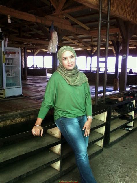 Jilbab cantik ini adalah jilbab model terbaru produksi qalisya. No HP Tante Muda Cantik Berkerudung Kesepian Jakarta 2014 ...