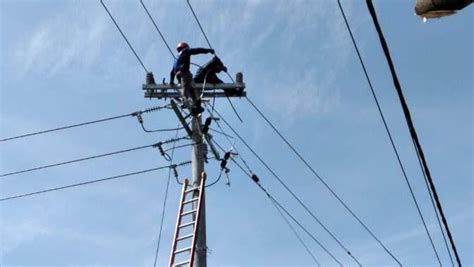 * cuaca ditunjukkan dalam waktu setempat. Ada Gangguan, Listrik 8 Kabupaten di Jatim Padam Hampir 1 Jam