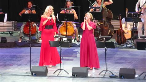 Helen sjöholm was born on july 10, 1970 in sundsvall, västernorrlands län, sweden. Malena Ernman och Helen Sjöholm - YouTube