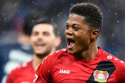 (nl ondertiteling) één van de grootste talenten van europa van dit. So erfuhr Leon Bailey von seinem angeblichen Wechsel zum ...