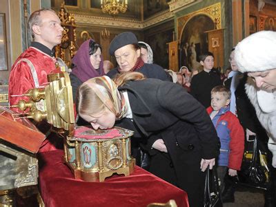 Возводятся католические храмы, расцветает торговля. В Донецк привезли мощи святого Пантелеймона (ФОТО ...