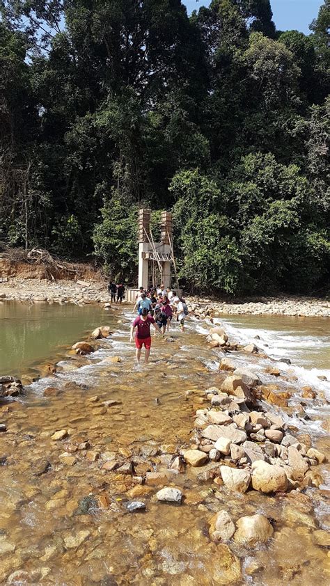 Nyaris sama dengan coban pelangi lain yang ada di mojokerto, serta air terjun pelangi yang diklaim ditemukan di pujon, sawoo, ponorogo. WANDERLUST DJ: Air Terjun Pelangi, Sungai Lembing