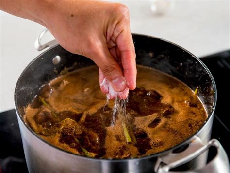 Tetapi bukan semur daging lho pembaca spesial. Mantul! Resep Asli Rawon Khas Jawa Timur yang Bercita Rasa ...