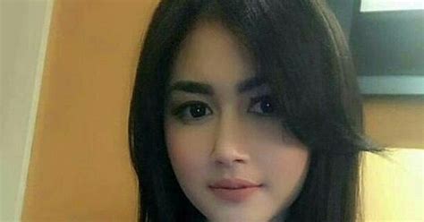 Sebuah cerita sex terlarang yang dilakukan seorang tante yang memaksa anak laki laki tetangganya untuk berhubungan badan. Cerita Panas | Bercinta Dengan Gadis Perawan Dan Memiliki ...