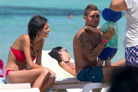 Au cours d'un entretien accordé au parisien, le milieu de terrain italien confirme ne plus être avec laura zazzara, la mère de ses deux fils. Moglie Marco Verratti Laura Zazzara