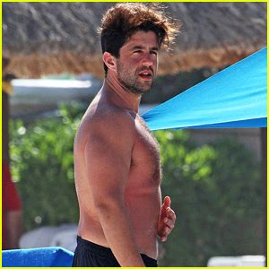 Actor josh peck was spotted while vacationing in hawaii. Josh Peck Goes Shirtless at the Beach in Mexico | Josh Peck, Paige O'Brien, Shirtless : Just Jared