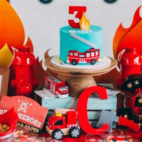 Maybe you would like to learn more about one of these? Feuerwehr Geburtstag kindergeburtstag-torte-spielzeuge ...