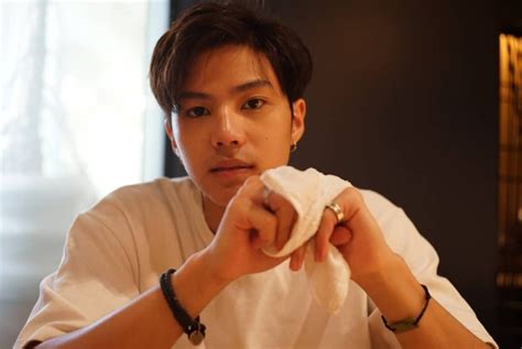 แบงค์ ธิติ ถอดเสื้อเผยให้เห็นกล้ามแน่นๆ รายงานตัวลุ้นจับใบดำใบแดง : ส่อง 21 ภาพ พัฒนาการความแซ่บของ "แบงค์ ธิติ" จากวัยละอ่อน ...