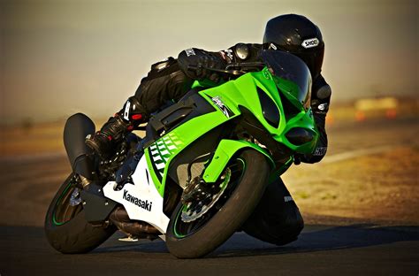 Dimensions (l x w x h). 2010 Kawasaki Ninja ZX-10R Gallery 325753 | Top Speed