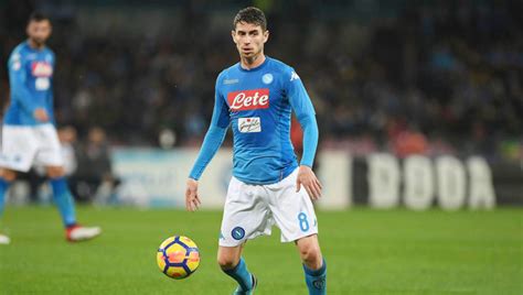 Pênalti convertido olha a frieza do cobrador. Jorginho: Barcelona joins race for Napoli midfield star ...