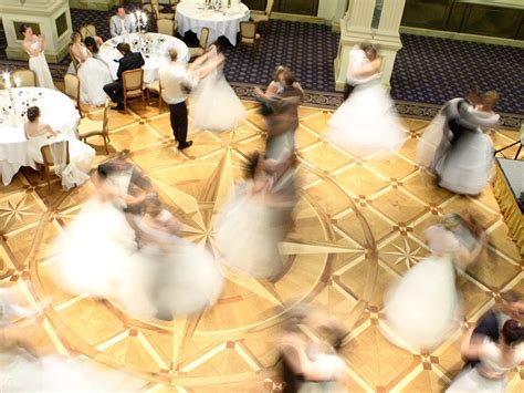 (www.brautkleiderball.de mit allen terminen für dieses jahr) Wiener Brautkleiderball 2017 im Parkhotel Schönbrunn ...