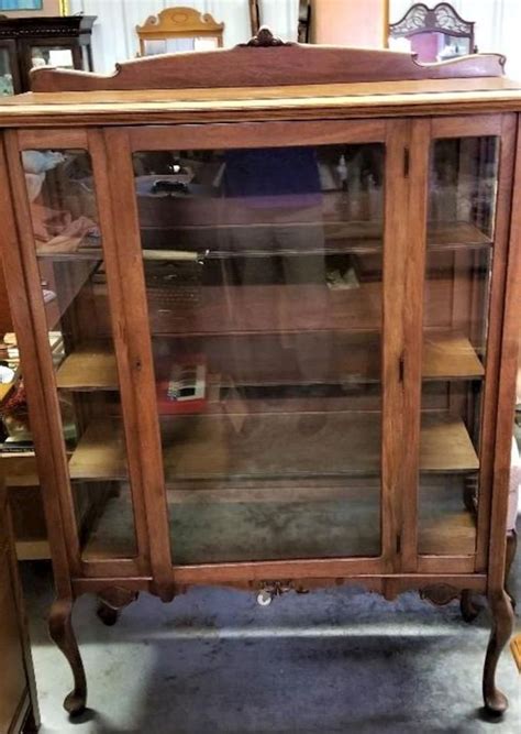 It was exactly what i was looking for and i am very happy with the quality of the materials used. Oak China Cabinet 1920s | Etsy | Oak china cabinet, China ...