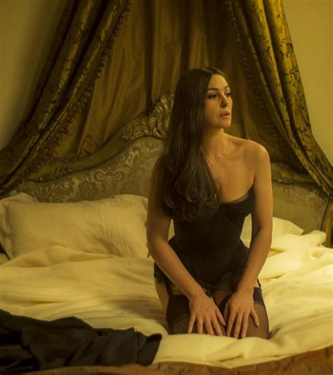 At 51 years old, monica bellucci is set to become the oldest woman to play opposite james bond in the upcoming installment of the 007 franchise, spectre. Spectre : 10 images qui vous donneront envie de (re)voir ...