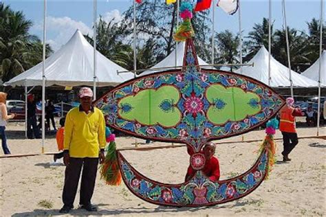 Paluan rebana dikir barat irama wau bulan.lagu wau bulan adalah lagu penutup sesebuah persembahan dikir barat.ia adalah. ALL ABOUT MYSELF: WAU - Giant Flying Kites