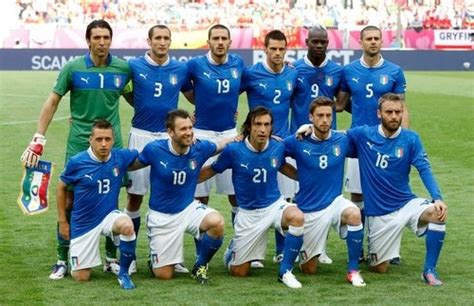 Accadeva il 20 maggio 2012 e lo stesso copione andrà in scena dopodomani. Italy : Buffon, Maggio, Chiellini, Bonucci, Thiago Motta ...