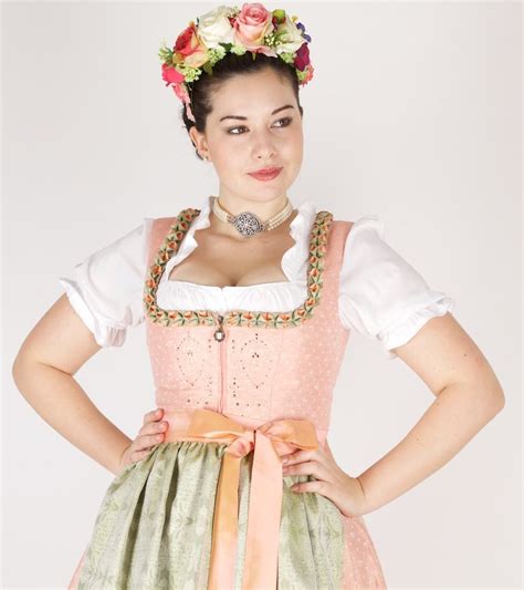 Einige technologien, die wir einsetzen, sind notwendig, um wichtige funktionalität bereitzustellen, z. Sportalm Seiden Jacquard Dirndl Strass 70er Gr 36 lachs ...