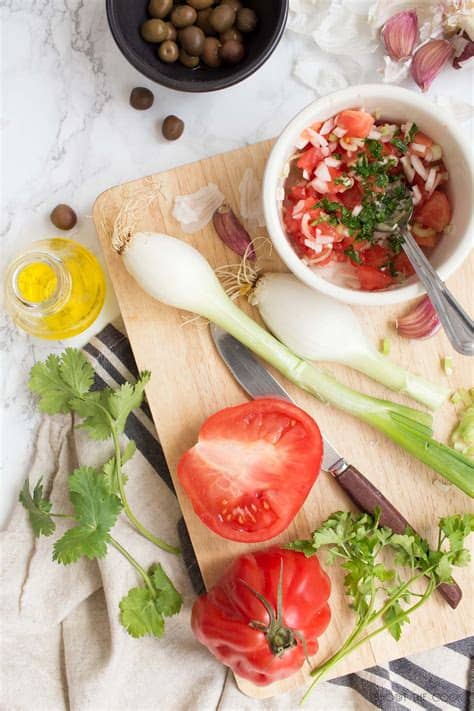 Las berenjenas son una de las verduras más sanas y bajas en grasa que podemos incluir en la dieta de los niños, sobre todo con recetas al horno como ésta. berenjenas -al-horno-con-hummus - Shoot the Cook - Recetas ...