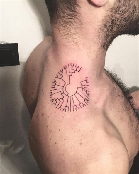 Fundado en 1998 se convierte en un estudio de referencia dónde el arte, el talento, la calidad y la higiene se funden para conseguir una obra única para cada uno de sus clientes. evolution circle tattoo