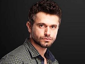 Filmin başrolü yiğit kirazcı aşk dair özel açıklamalarını magazin. Güllerin Savaşı - Mert Gencer - Yiğit Kirazcı Kimdir ...