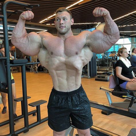 Massive Arms & Bulging Biceps: Photo