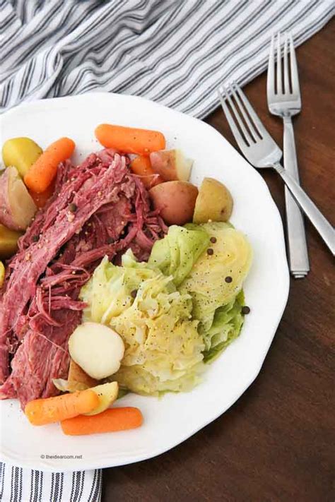 Add ground beef, salt, pepper, and oregano, and sauté for 5 minutes until the meat is lightly browned. Corned Beef And Cabbage In Instant Pot / Easy Instant Pot ...
