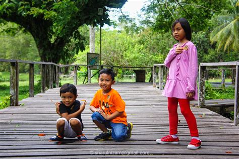 Adat resam kaum iban secara tradisi kehidupan masyarakat iban diatur oleh adat mereka yang amat rapat berkait dengan sostem pertanian berhuma (bumai) padi. Mengenali Adat Dan Budaya Tradisi Di Kampung Budaya ...